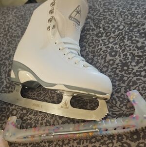 JACKSON 150 White Kids Ice Skates Size 4